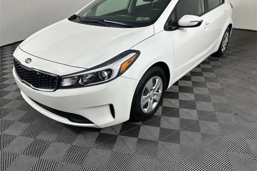 2017 Kia Forte LX photo 1