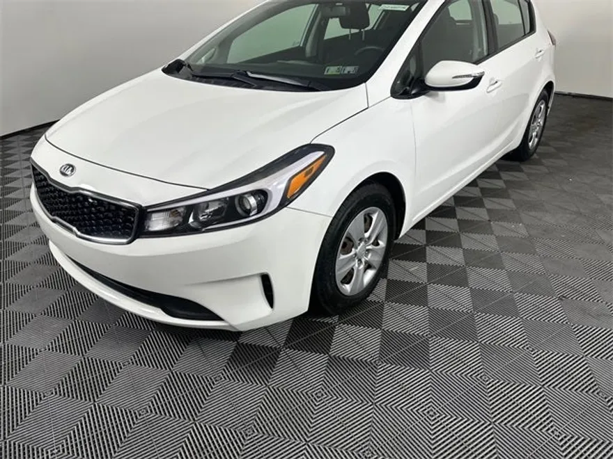 2017 Kia Forte LX photo 1