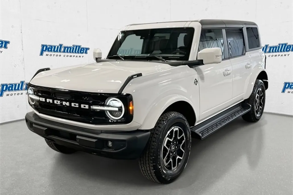 2025 Ford Bronco Outer Banks photo 1