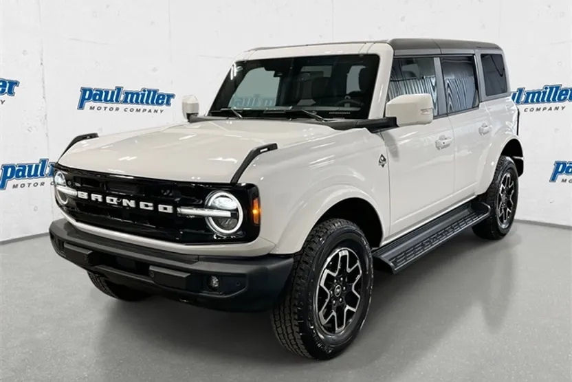 2025 Ford Bronco Outer Banks photo 1