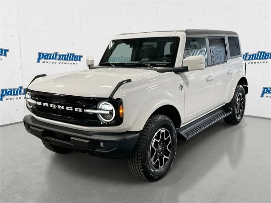 2025 Ford Bronco Outer Banks photo 1