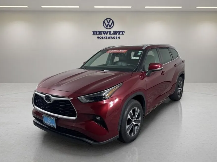 2022 Toyota Highlander XLE photo 1