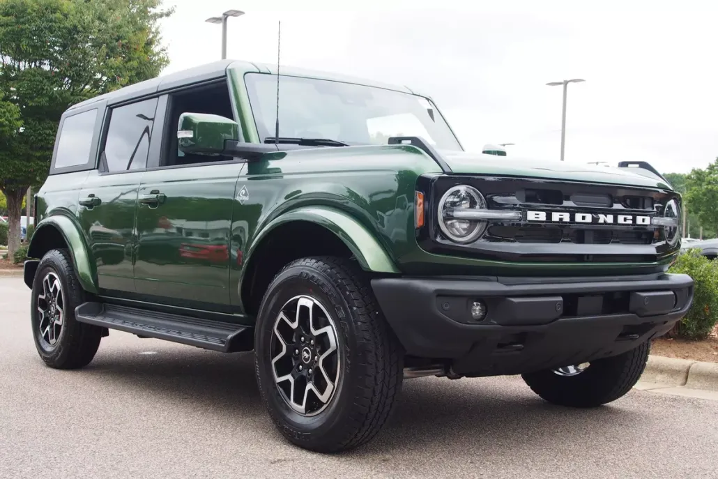 2025 Ford Bronco Outer Banks photo 1