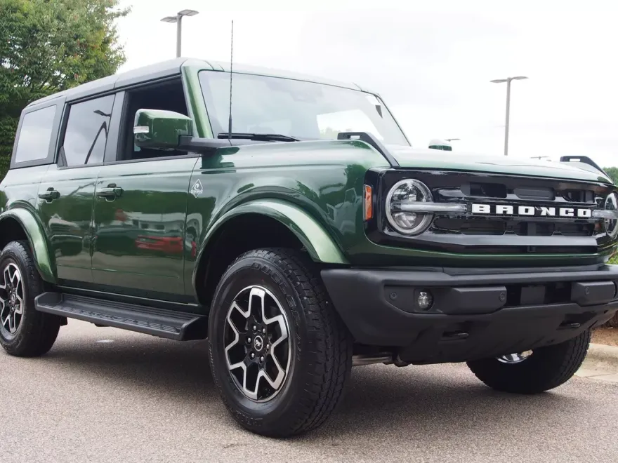 2025 Ford Bronco Outer Banks photo 1