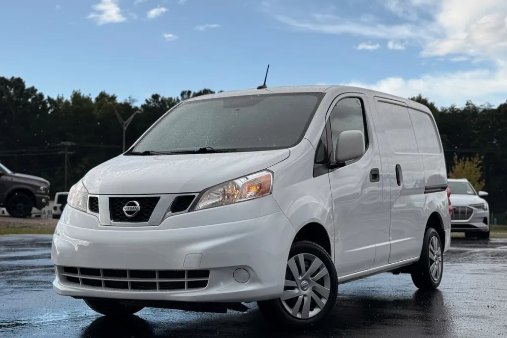 2020 Nissan NV200 SV photo 1