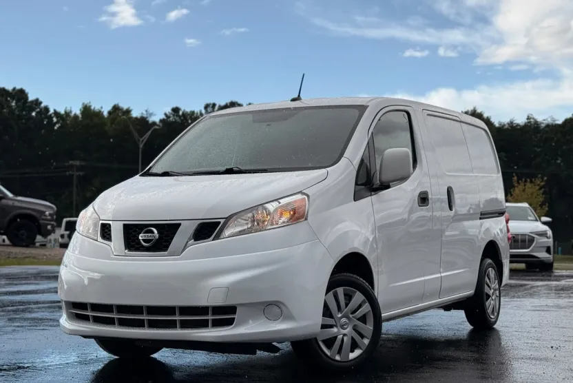 2020 Nissan NV200 SV photo 1