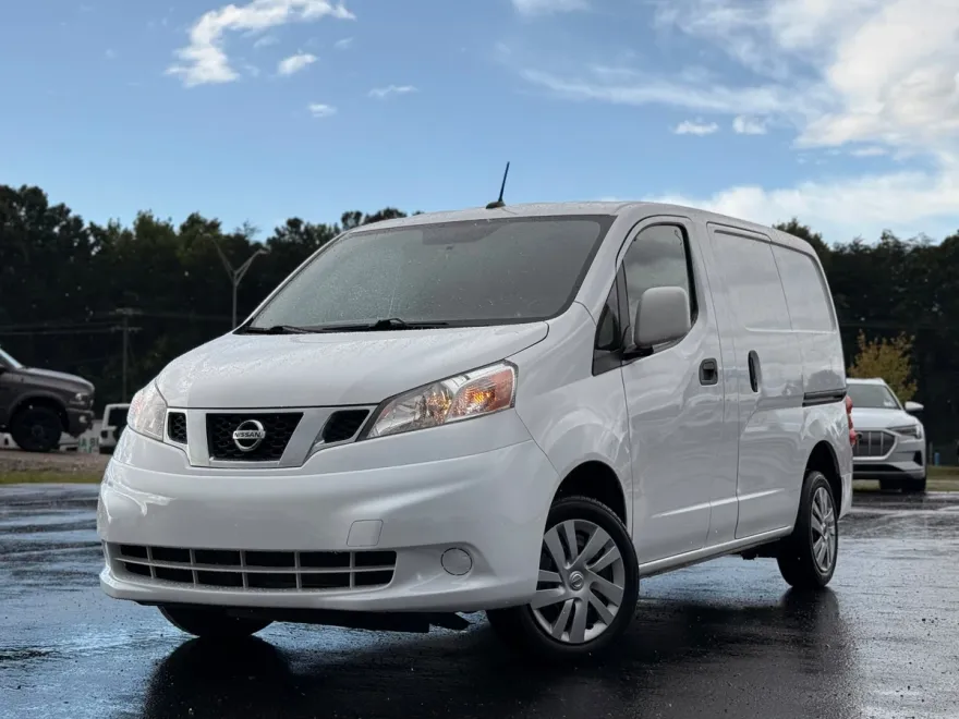 2020 Nissan NV200 SV photo 1