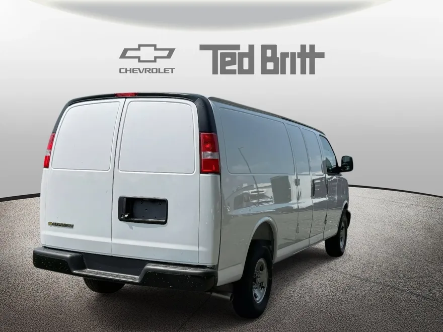 2025 Chevrolet Express Cargo 3500 photo 1