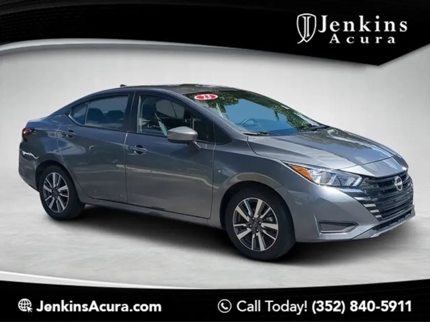 2023 Nissan Versa 1.6 SV photo 1