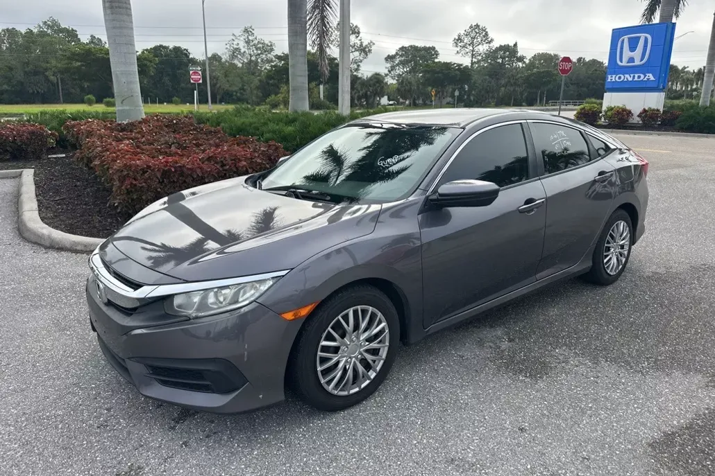 2017 Honda Civic LX photo 1