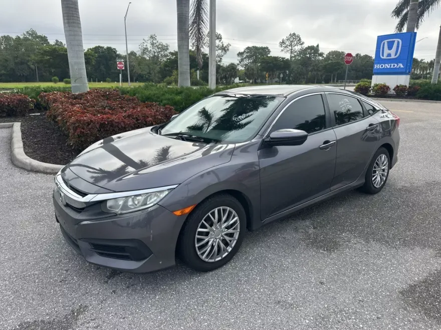 2017 Honda Civic LX photo 1