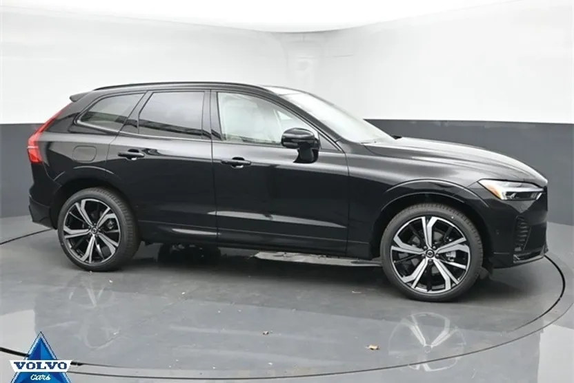 2025 Volvo XC60 B5 photo 1