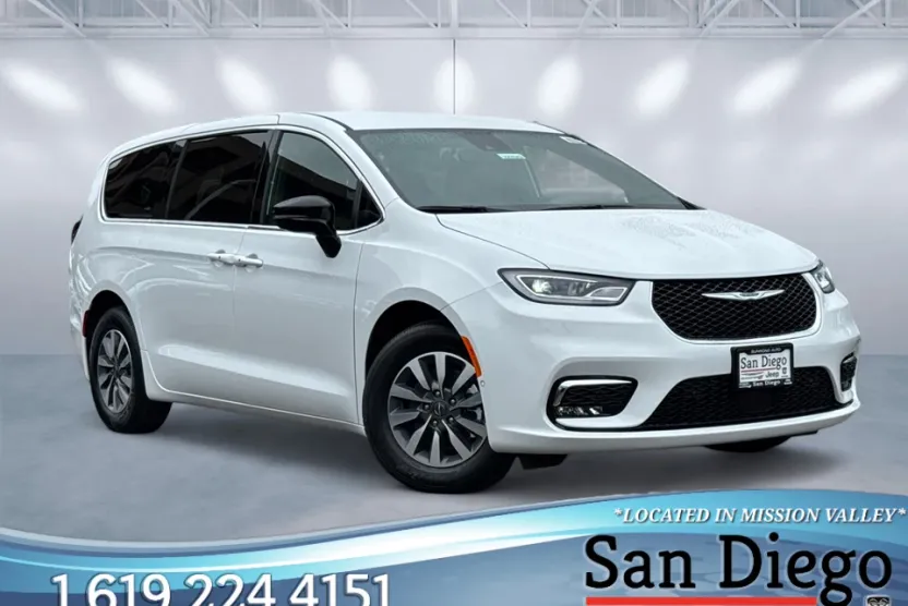 2025 Chrysler Pacifica Hybrid photo 1