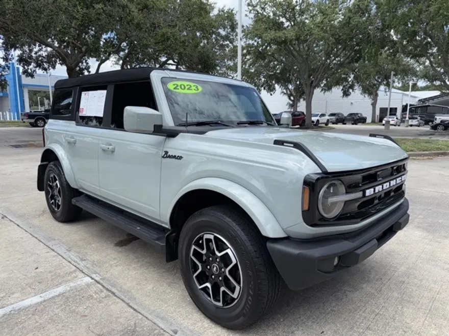 2023 Ford Bronco Outer Banks photo 1