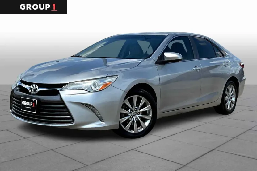 2016 Toyota Camry XLE photo 1
