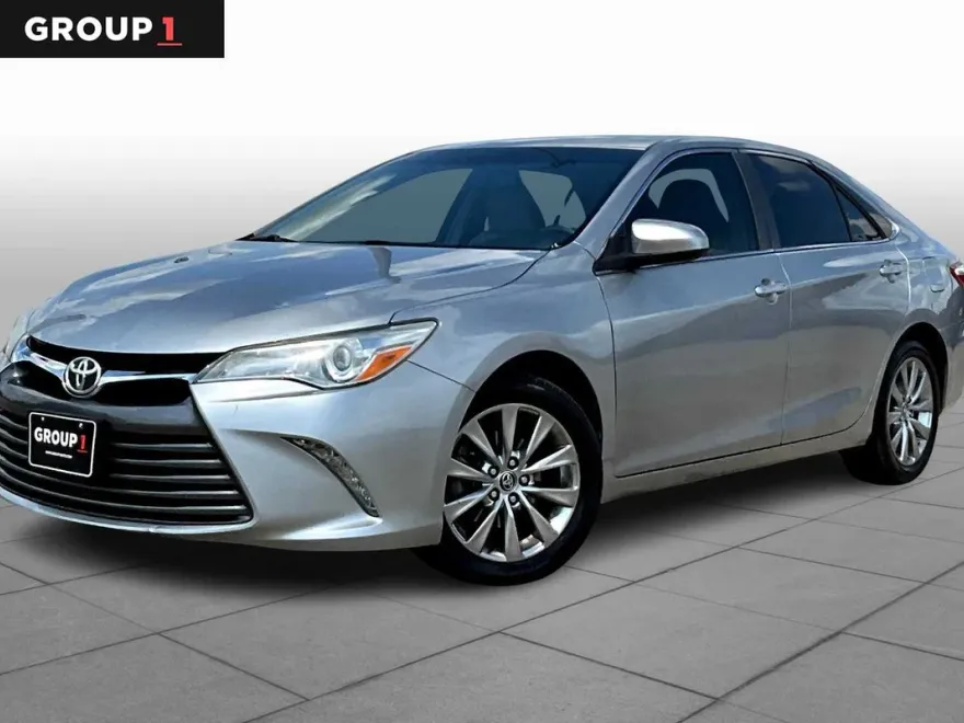 2016 Toyota Camry XLE photo 1