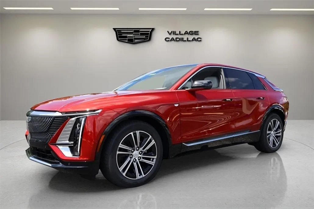 2025 Cadillac Lyriq Luxury photo 1