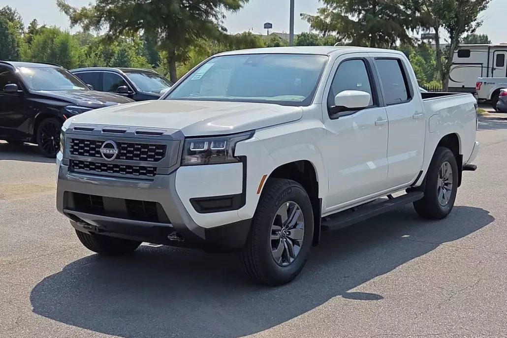 2026 Nissan Frontier Crew Cab SV photo 1