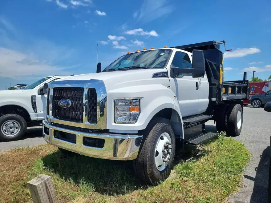 2024 Ford F-650 photo 1