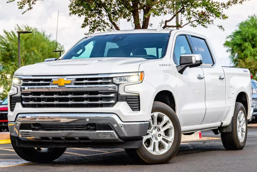 2023 Chevrolet Silverado 1500 LTZ photo 1