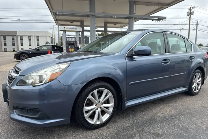 2013 Subaru Legacy 2.5i Sport photo 1