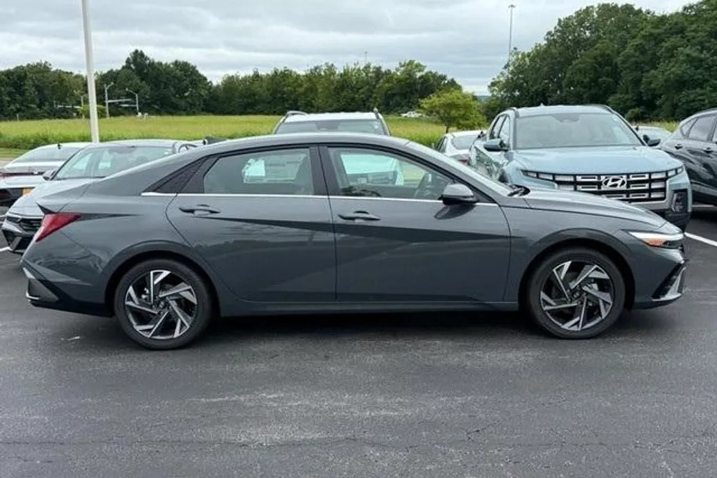 2025 Hyundai Elantra Hybrid Limited photo 1