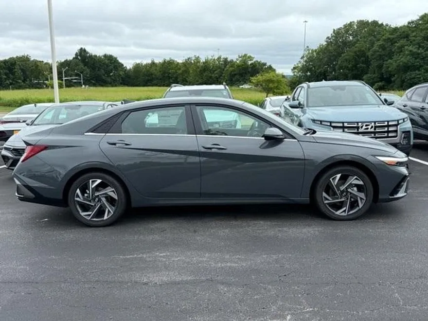 2025 Hyundai Elantra Hybrid Limited photo 1