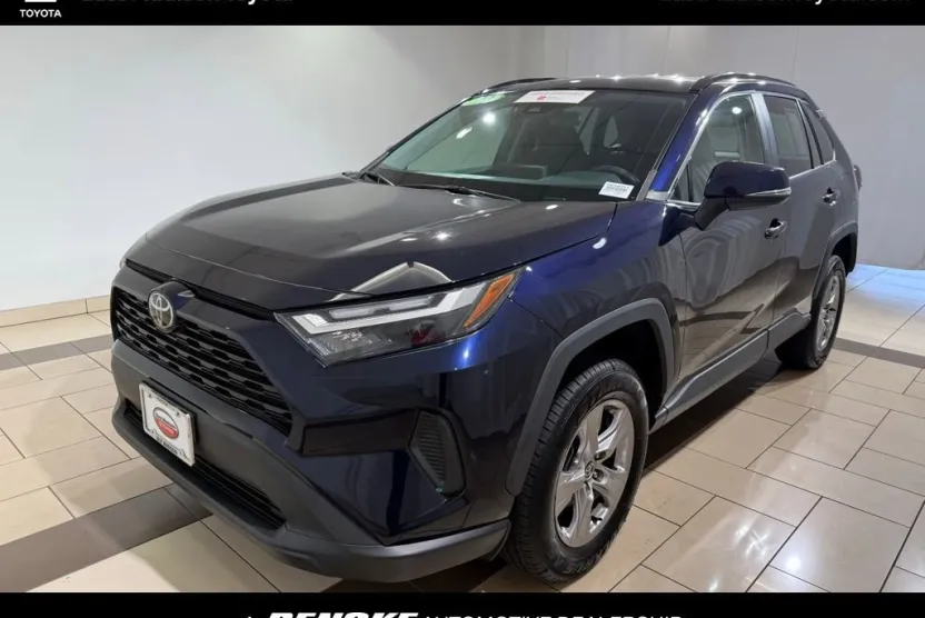 2022 Toyota RAV4 XLE photo 1