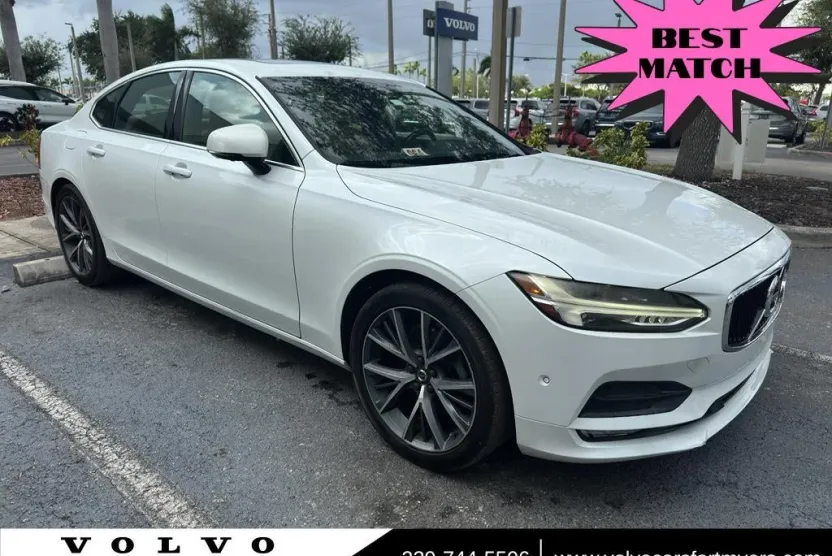 2017 Volvo S90 Momentum photo 1