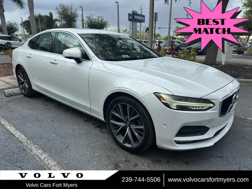 2017 Volvo S90 Momentum photo 1