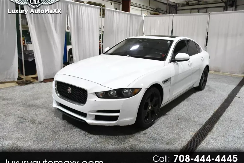 2017 Jaguar XE Base photo 1