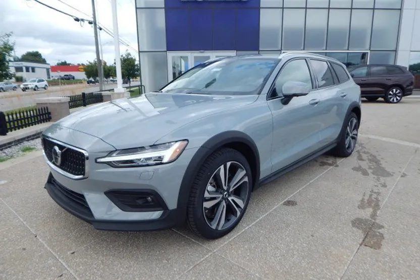 2026 Volvo V60 Cross Country B5 Plus photo 1