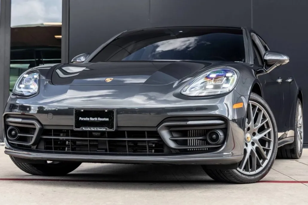 2023 Porsche Panamera 4 Platinum photo 1