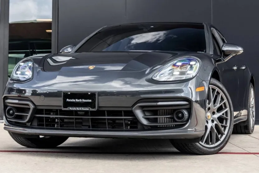 2023 Porsche Panamera 4 Platinum photo 1