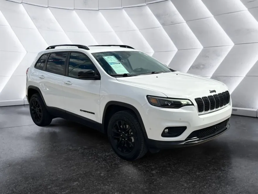 2023 Jeep Cherokee Altitude Lux photo 1