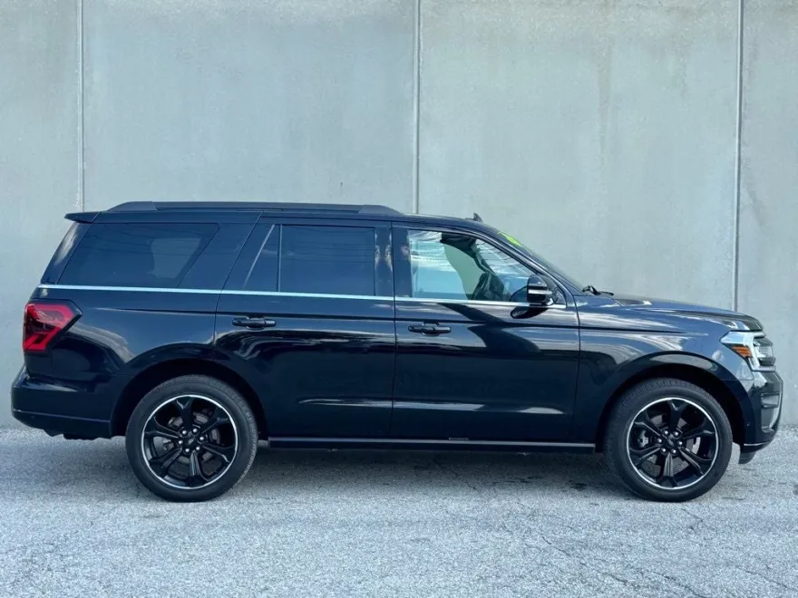 2022 Ford Expedition Limited photo 1