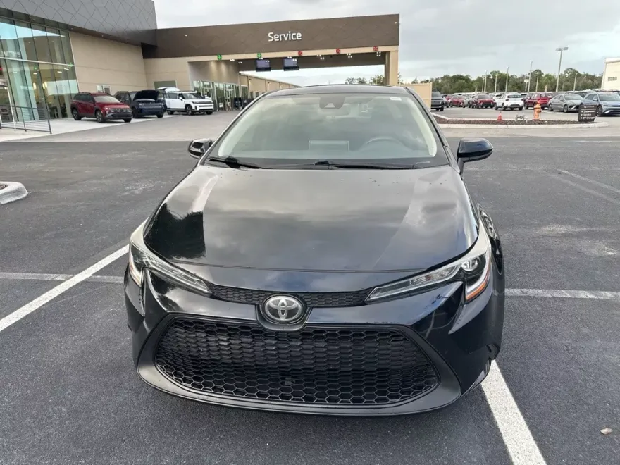 2020 Toyota Corolla LE photo 1