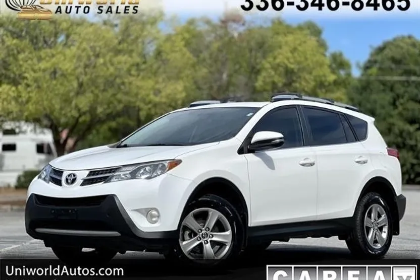 2015 Toyota RAV4 XLE photo 1