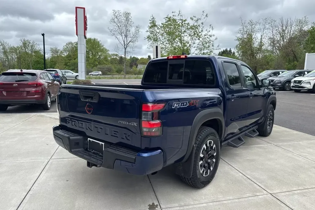 2022 Nissan Frontier PRO-4X photo 1