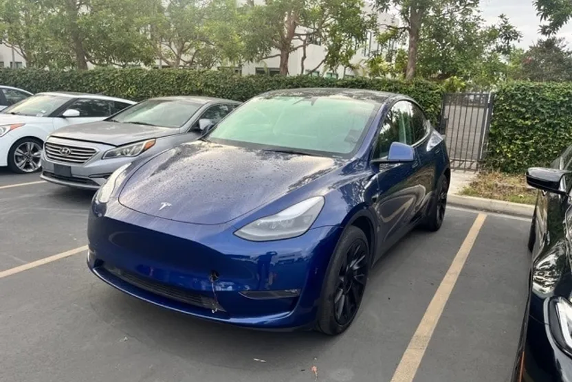 2024 Tesla Model Y Long Range photo 1