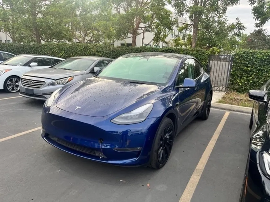 2024 Tesla Model Y Long Range photo 1