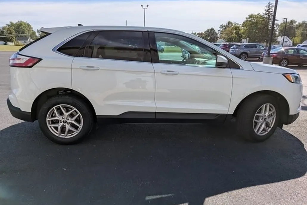 2024 Ford Edge SEL photo 1