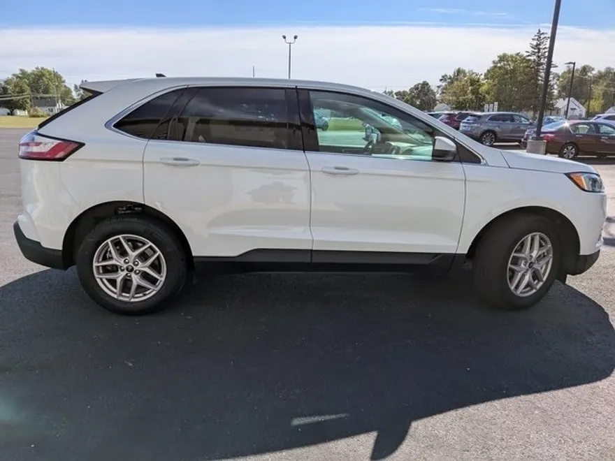 2024 Ford Edge SEL photo 1