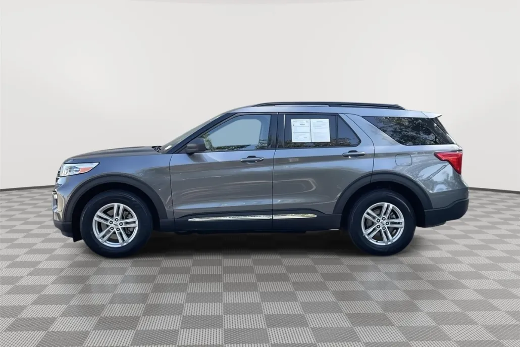 2024 Ford Explorer XLT photo 1