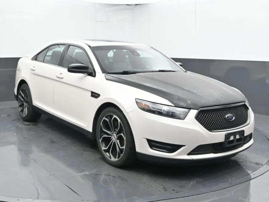 2017 Ford Taurus SHO photo 1