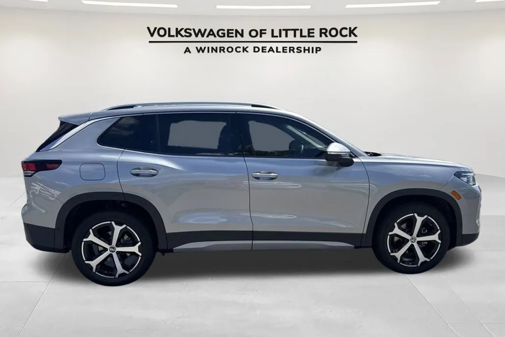2025 Volkswagen Tiguan SE photo 1