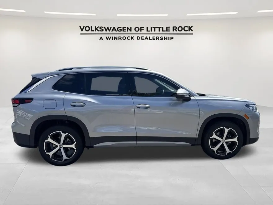 2025 Volkswagen Tiguan SE photo 1