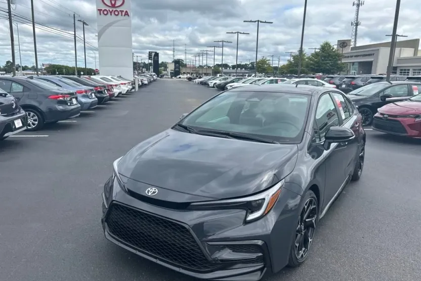2025 Toyota Corolla SE photo 1