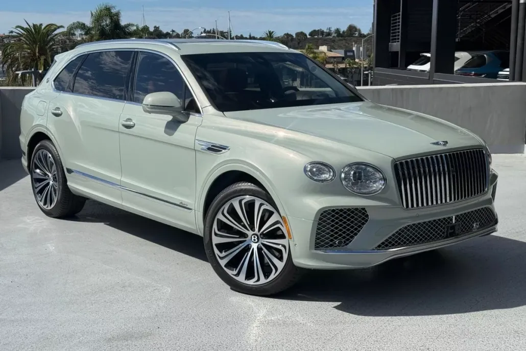 2025 Bentley Bentayga Azure photo 1