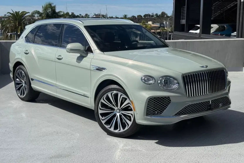 2025 Bentley Bentayga Azure photo 1